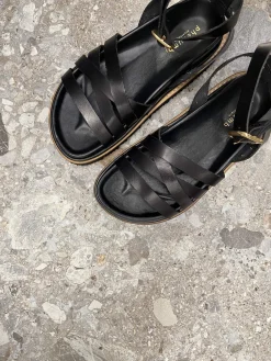 NIKKIE - Dame Sandal - Sort